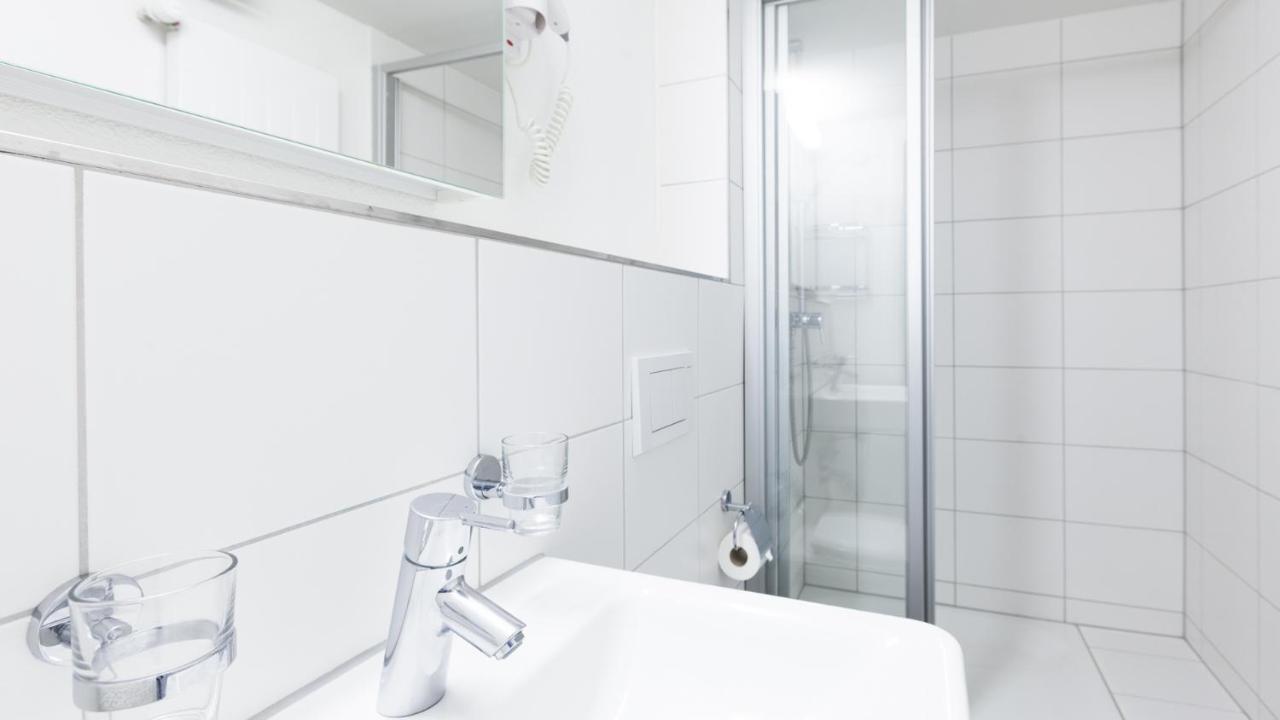 Swiss Star Guesthouse District 4 - Contactless Self Check-In Zurich Exterior photo